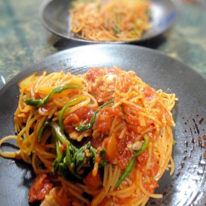 豚肉と春菊のトマトパスタ